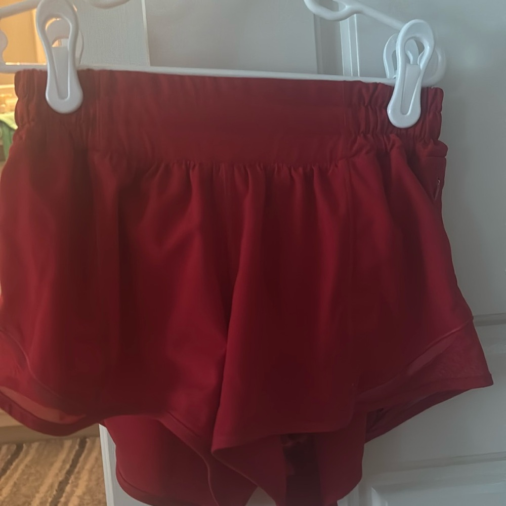 Lululemon size 2 2.5 inch hotty hots red